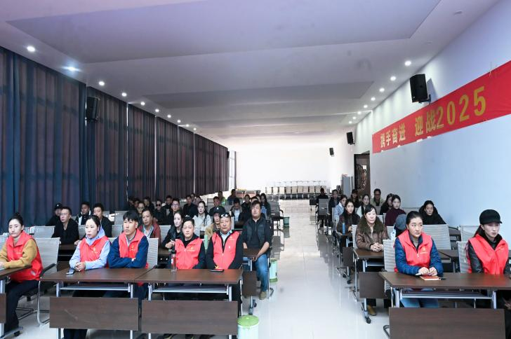 色尼区精瑞城投建设有限公司党支部组织观看“中国人民抗日战争暨世界反法西斯战争胜利80周年纪念大会”现场直播(图1)